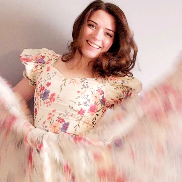 Meet your Posher, Madison - Picture 1 of 1